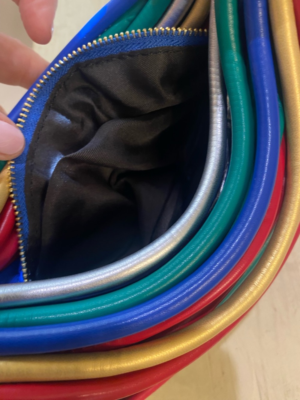 Colorful Multi-Ring Statement Handbag - Picture 3 of 4